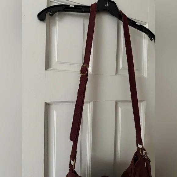 Lucky Brand Burgundy Fringed Suede Bucket Bag With Adjustable Strap - Picture 4 of 17